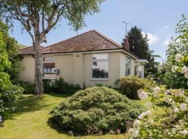 Sunny View by Winterton Cottages, hotel in Winterton-on-Sea