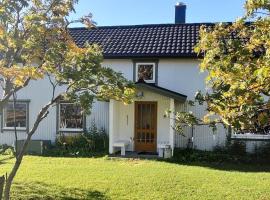 Fredvang Farm House, Lofoten，Fredvang的度假住所
