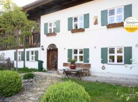 Wunderschönes Ferienhaus in Riederau mit Offenem Kamin, vacation home in Dießen am Ammersee