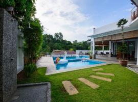 KLCC Luxury Private Pool Villa, rumah kotej di Ampang