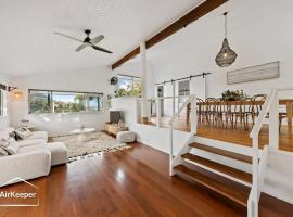 Blissful Beachside Stay Stanwell Park, vacation home in Stanwell Park