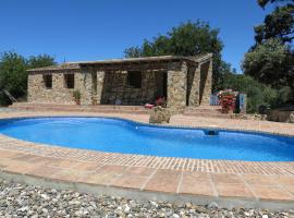 Poolhouse with private pool 360 degrees views over pure nature, holiday park in Alozaina