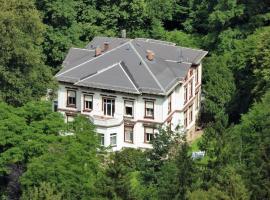 Moderne Ferienwohnung in historischer Villa am Rande des Thüringer Waldes, apartma v mestu Tabarz