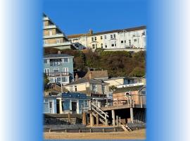 Sandy Toes - awesome beach view and access, self catering accommodation in Ventnor