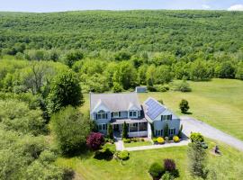 Malkita’s Mountain View Villa, villa in Woodbury