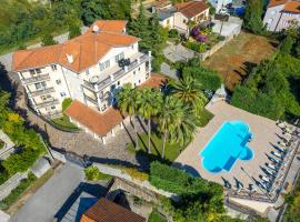 Villa Perla Apartments with balcony, hotel with parking in Ičići