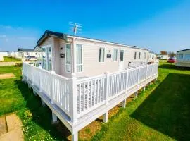 MP639 - Camber Sands Holiday Park - 3 Bedroom - Sleeps 8 - Large gated decking - Close to facilities