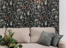 Spacious & Modern 6 Bedroom Apartment - Around The Main Market Square - by Upstairs