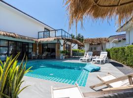 Manao Pool Villa 8 - 5 Mins Walk To The Beach, pet-friendly hotel in Ko Lanta