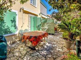 Gorgeous Apartment In Sanary-Sur-Mer, hotel en Sanary-sur-Mer