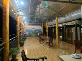 Dat Diem homestay-wooden floor house