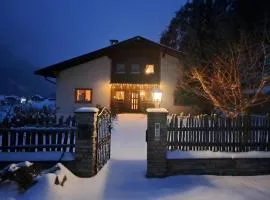 Residence Obermoarhof - Family Apartments with Pool & Playground