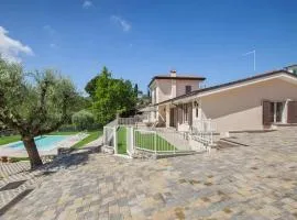 Villa Chiara APT 2-Appartamento in villa con piscina