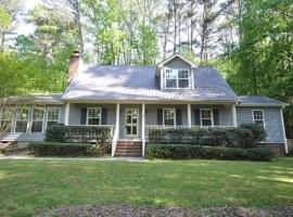5BR Estate on 7 Acres with Private Pond, hotel with parking in North Augusta