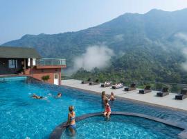 The Grand Cliff Resort Munnar, hotel com piscina em Viripara