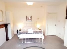 Large, Private Ensuite, Bay Window Room., hotel in Sheffield