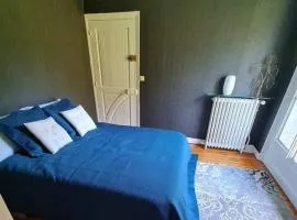 Maison Briand - Petite chambre chez l'habitant - Melun Centre - Wifi, Netflix, Smart TV, Lit à mousse mémoire de forme