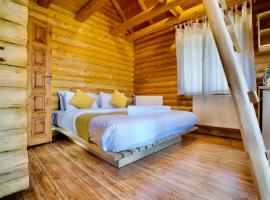 Mayrūbā에 위치한 호텔 Wood Hills Hotel & Resort