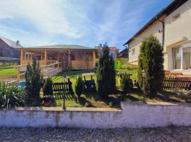 Belvedere La Cristina, guest house in Corbeni