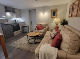 The Den, 2 mins Chelt High Street, John Lewis etc