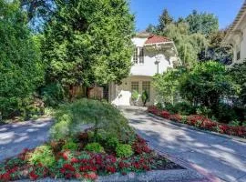 Portland's White House Carriage House