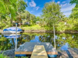 Withlacoochee River Rental with Dock Access! โรงแรมในYankeetown