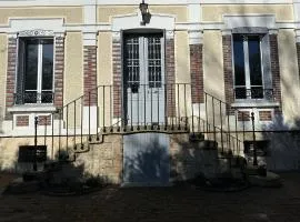 Maison spacieuse à Saint-Floret, avec piscine pour deux.
