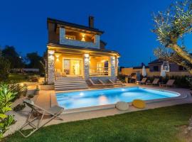 Villa Mikela mit Pool und schönem Außblick, holiday home in Ferenci