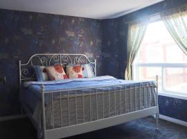 A comfortable and fun place, perfect location!, hotel a London