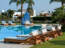Romantiska viesnīca Socrates Hotel Malia Beach Maljā