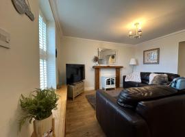 The Cosy Cottage Retreat! Perfect for Contractors, Relocators, Getaway, hotel in Llantrisant