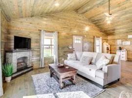 Cozy Mississippi Cabin w/ Covered Porch & Grill!