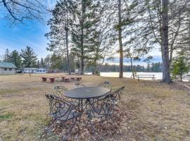 Pet-Friendly Couderay Cabin with Boat Dock and Grill!, vacation home in New Post