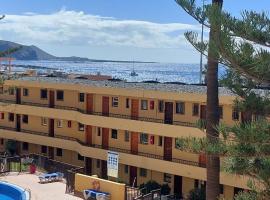 Firstline apartment Los Cristianos، فندق في أرونا