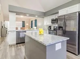 Updated Branson Condo Penthouse on Thousand Hills Golf course with Views and close to 76