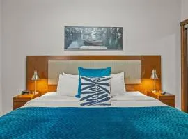 Romantic Mountain Escape Outdoor Hot Tubs & Private Balcony!