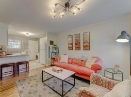 Comfy and Convenient Condo, hotel in Columbia