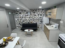 Meraki house of kalymnos Apartments: Kalimnos şehrinde bir otel