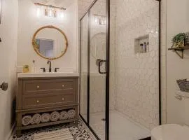 Queen Anne Travelers Apartment