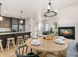 Coastal Chic Home near New Belgium & Old Town FC, villa in Fort Collins