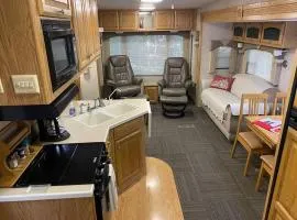 Betsie -35Ft RV Camper in Woods -Firepit & Hot Tub