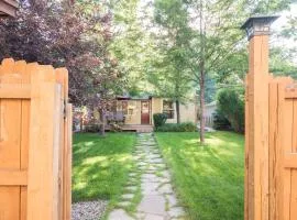 Cozy Victorian Cottage in the Heart of Old Town!