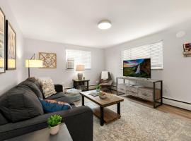 Stunning Downtown Condo - 5 min walk to Old Town!、フォート・コリンズのホテル