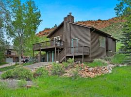 The Horsetooth Stoop - Biking, Boating & Sunsets, hotel v mestu Fort Collins
