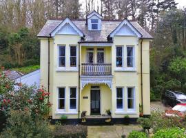 Roselyn House, holiday home in Par