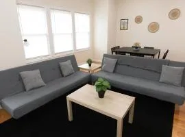 Vibrant and Modern 3-Bed Apt mins to NYC