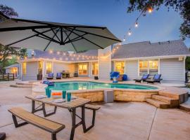 Dripping Springs Fully Renovated Luxury Retreat with Pool, villa i Mount Gainor