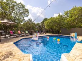 Completely Renovated, Private Pool, Hot Tub, Game Room and More!, Hotel in Mount Gainor