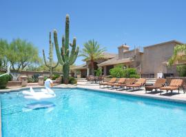 Valley View Villa - Resort Style Backyard - Heated Pool, Cottage in Scottsdale