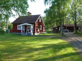 Renoviertes Ferienhaus in Uvanå mit Terrasse, Garten und Grill, kostenloses WiFi, villa in Uvanå
